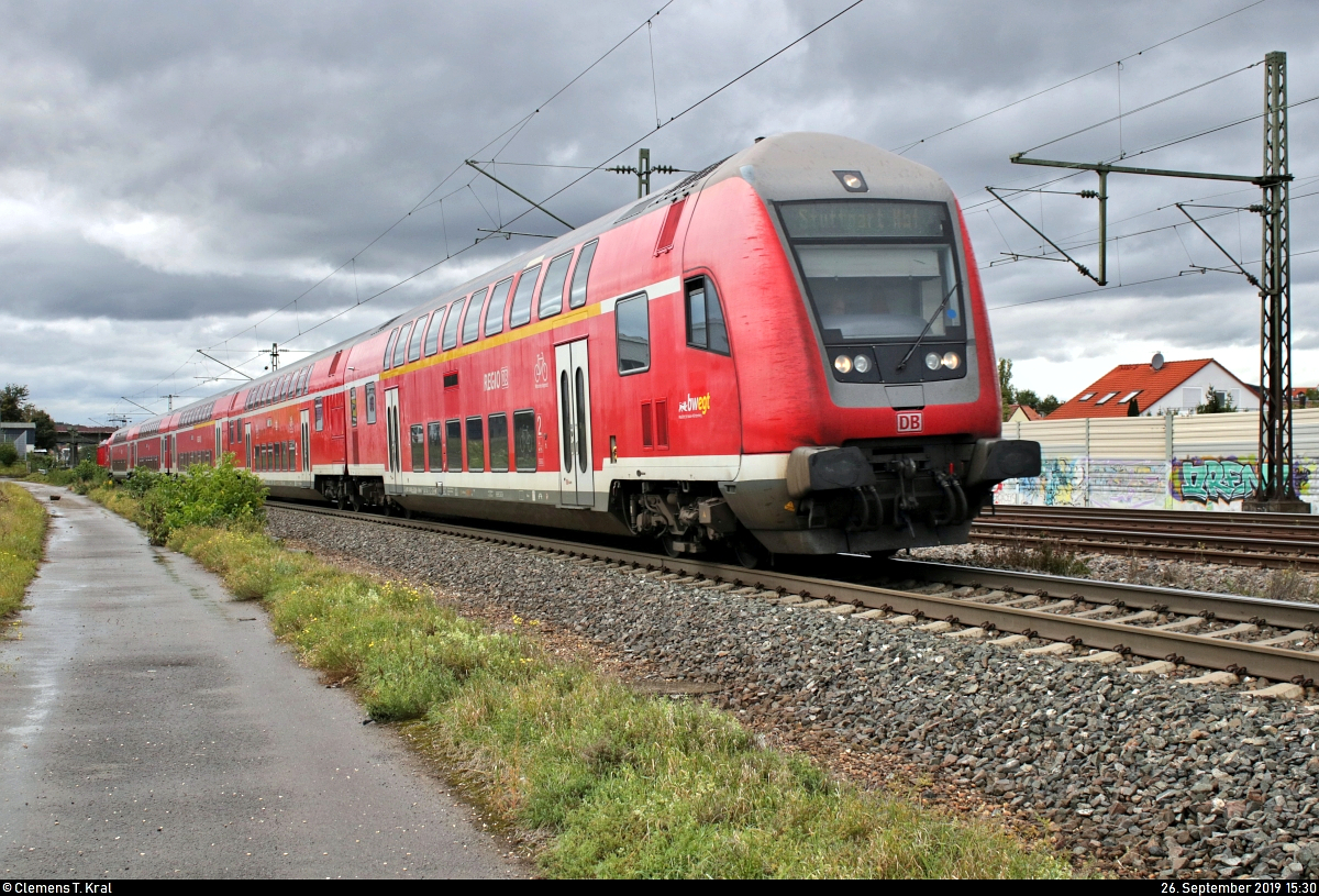 DABpbzfa mit Schublok 147 011-1 von DB Regio Baden-Württemberg als RE 1???? von Heilbronn Hbf nach Stuttgart Hbf fährt in Tamm auf der Bahnstrecke Stuttgart–Würzburg (Frankenbahn | KBS 780).
[26.9.2019 | 15:30 Uhr]
