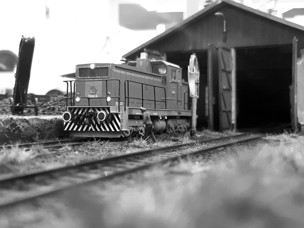 Damals 1978 als die GKB DH1500.6 nagelneu war stand diese beim Heizhaus in Wies-Eibiswald.
Aufnahme vom 19.12.2020