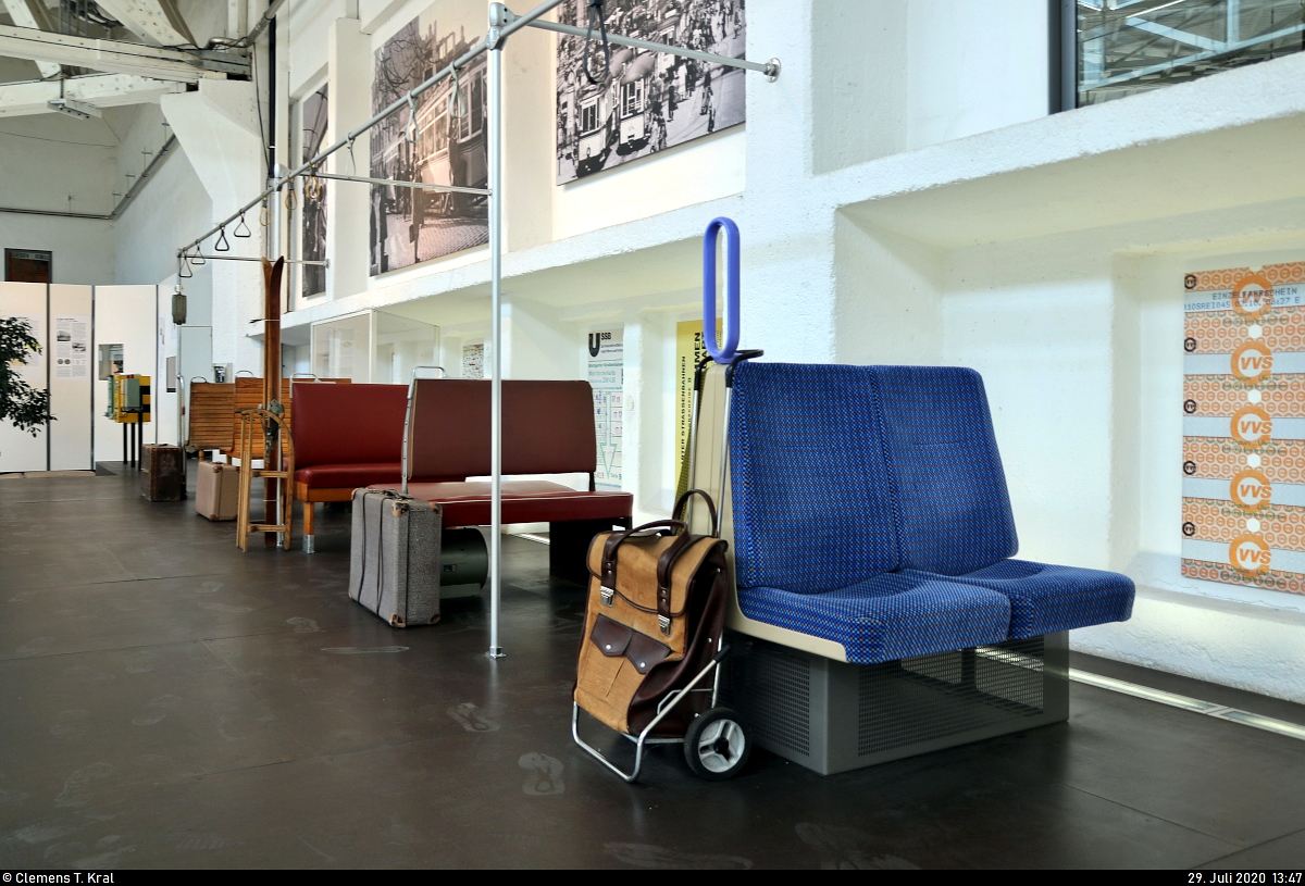 Damals bis heute:
Auch die verschiedenen Sitze bzw. Sitzbezüge der Stuttgarter Straßenbahnen AG (SSB) sind Teil der Ausstellung des Straßenbahnmuseums Stuttgart.
[29.7.2020 | 13:47 Uhr]