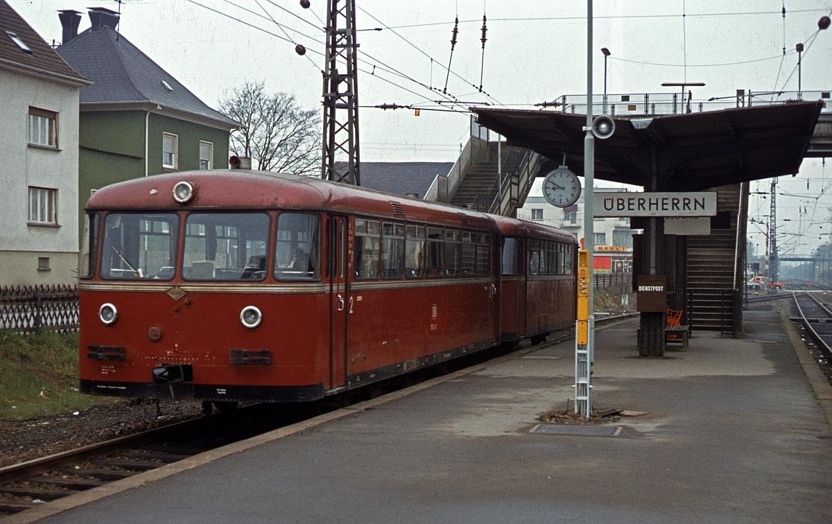 Damals noch im Personen- und Gterverkehr in Betrieb : Der DB/SNCF Grenzbergang berherrn - Hargarten-Falck (April 1980).