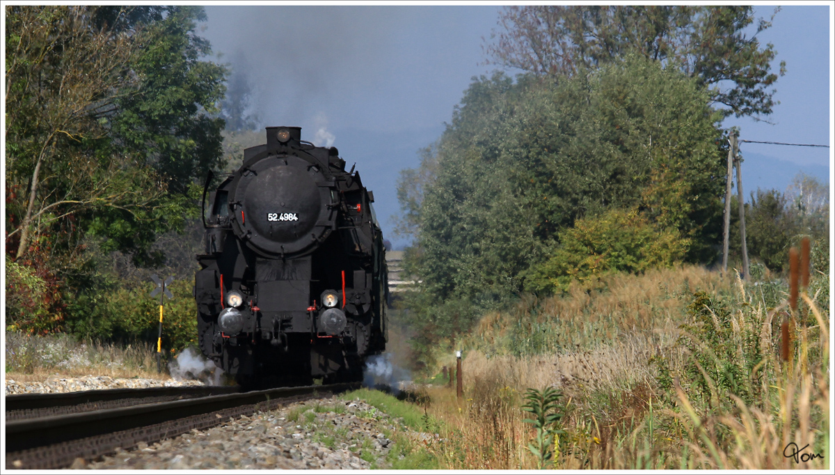 Damfplok 52.4984 zieht den Sonderzug SR 17802 (Graz - Fehring) ber die Lanitzhhe, zum Heizhausfest nach Fehring. 
Takern 4.10.2013