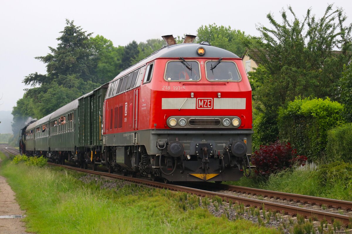 Dampf in den Taunus am 20.05.24 mit Manuel Zimmermann 218 191-5 in Liederbach