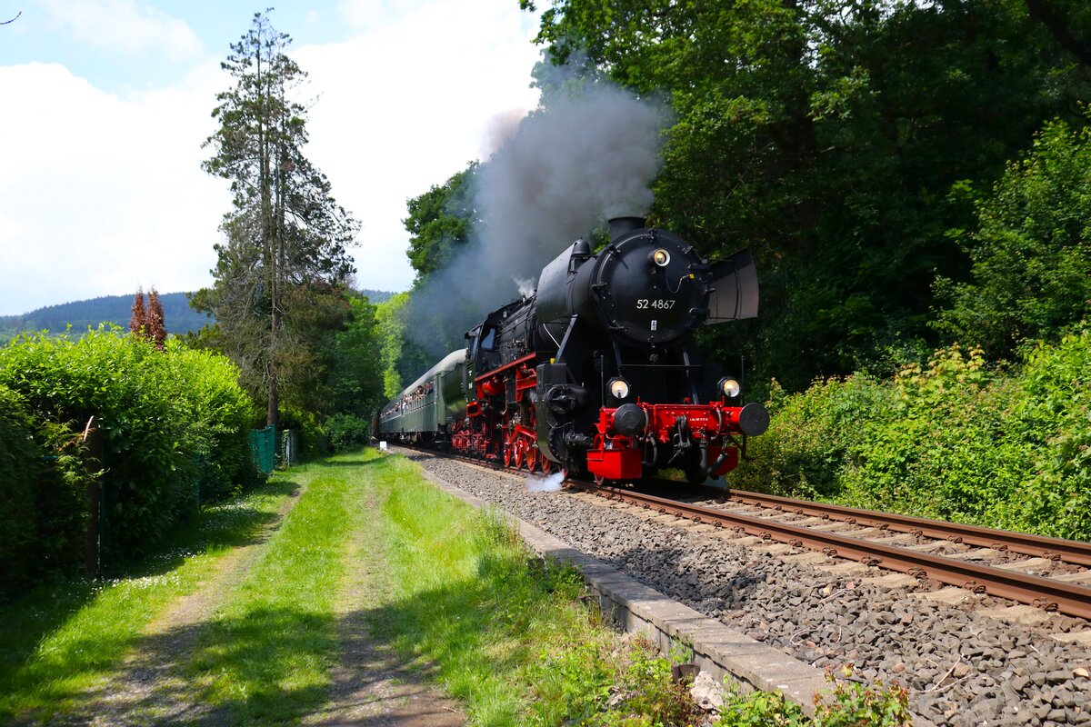 Dampf in den Taunus am 20.05.24 mit Historische Eisenbahn Frankfurt 52 4867 in Königstein