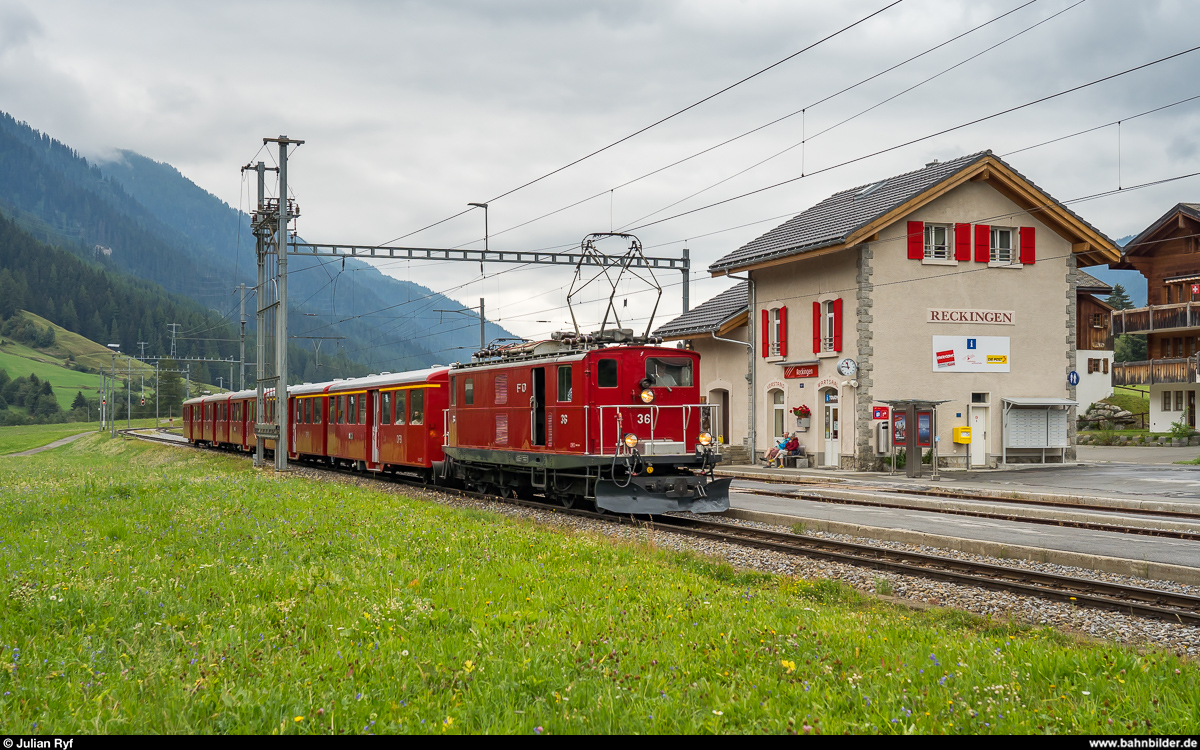 Dampfbahn-Fest bei der DFB in Gletsch am 22./23. August 2020.<br>
Zubringerzug Brig - Oberwald mit der HGe 4/4 I 36 am 22. August bei der Durchfahrt in Reckingen.