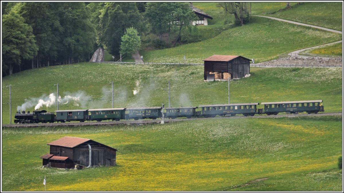 Dampfextrazug 2056 mit G 4/5 107  Albula  unterhalb von Klosters Dorf. (13.05.2018)
