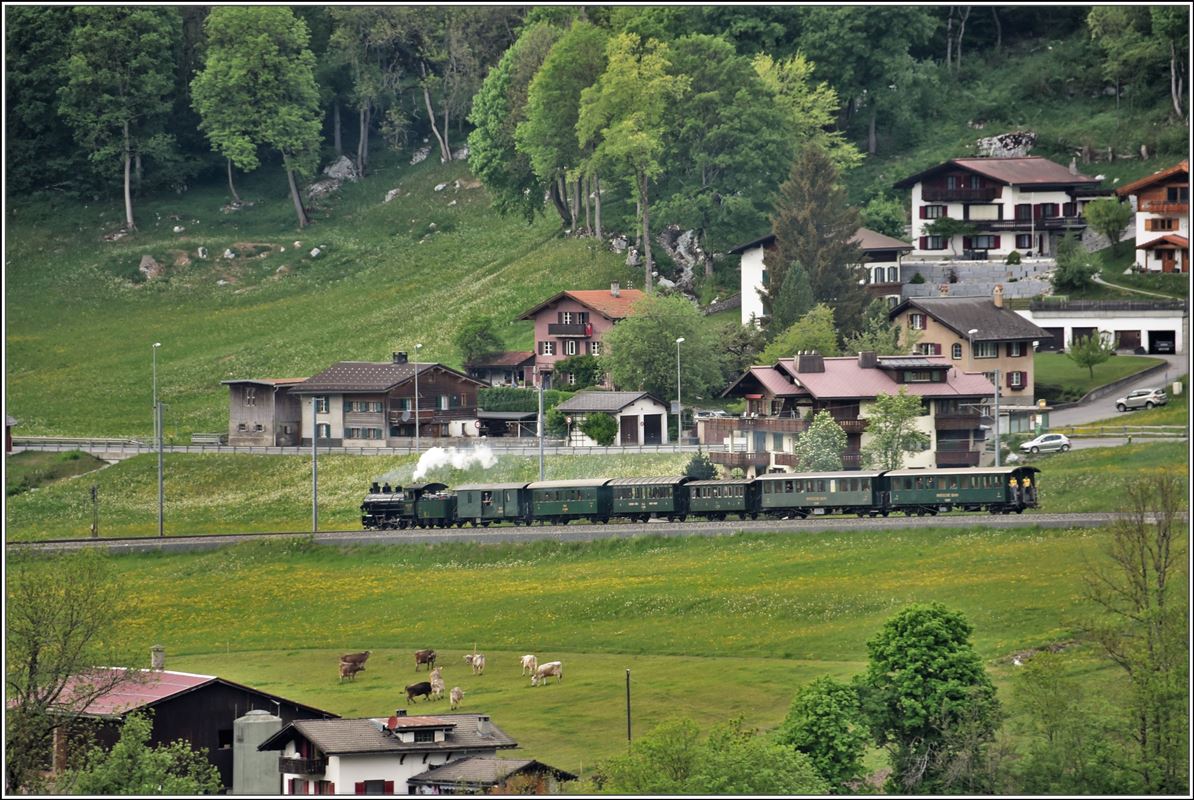 Dampfextrazug 2056 mit G 4/5 107  Albula  unterhalb von Klosters Dorf. (13.05.2018)