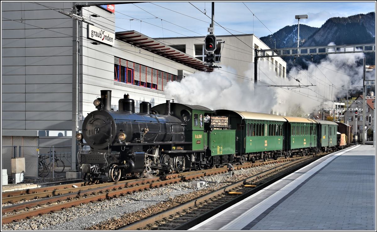 Dampfextrazug 9131 mit G 4/5 107  Albula  in Chur. (21.11.2019)