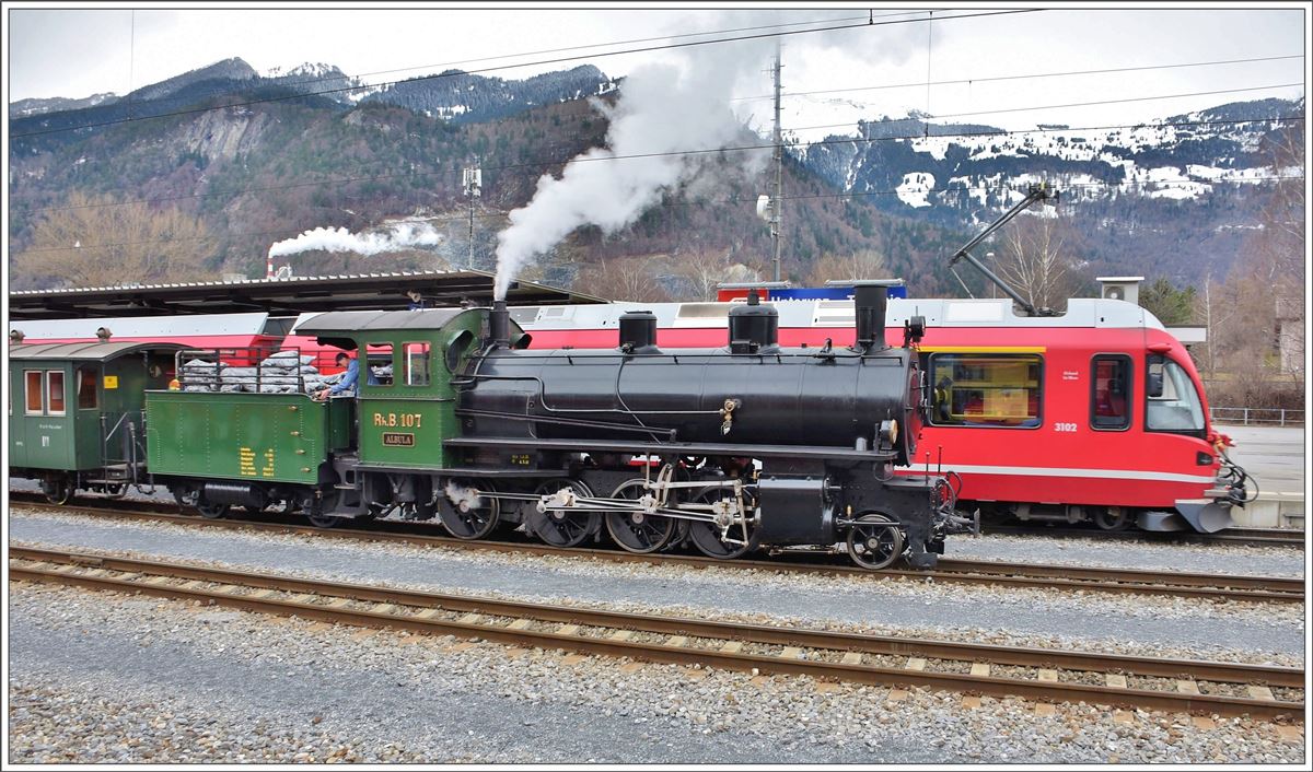 Dampfextrazug mit G 4/5 107  Albula  von der Surselva zurück nach Landquart in Untervaz-Trimmis. (05.03.2017)