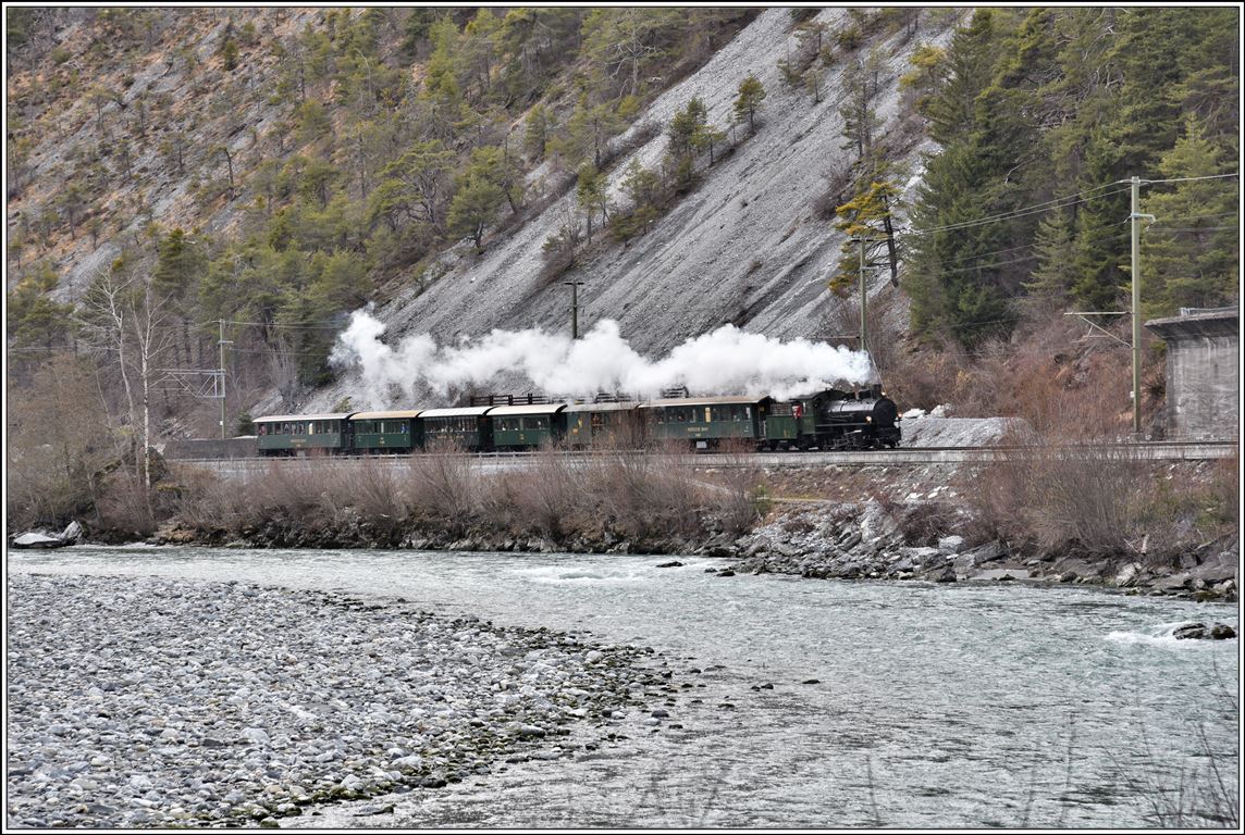 Dampffahrt Surselva 2020. Dampfextrazug 2764 mit G 4/5 107  Albula  auf der Rückfahrt von Disentis bei Trin. (16.02.2020)