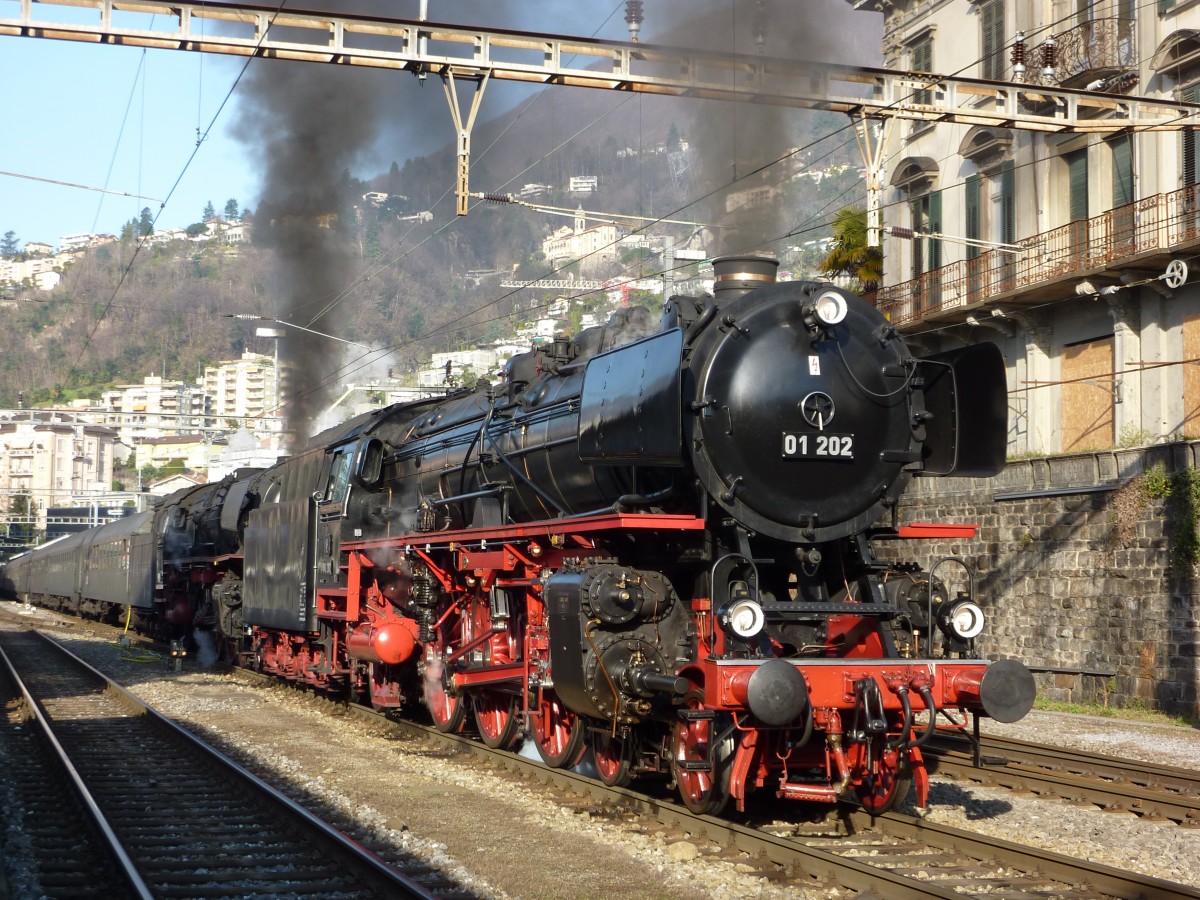 Dampflok 01 202 der Verein Pacific 01 202 mit Sonderzug nach Gotthard in Locarno am 07/03/2015 Sehen Sie ein Video der Zug hier - https://www.youtube.com/watch?v=GMOnPZK5sT0