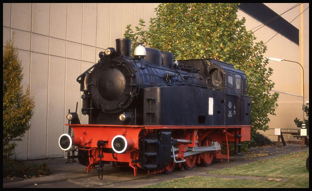 DAmpflok 13, eine Grafenstaden mit der Fabrik Nr. 8141 stand am 2.11.1992 am Saarbergwerk Kraftwerk Fenne in Völklingen als Denkmal.