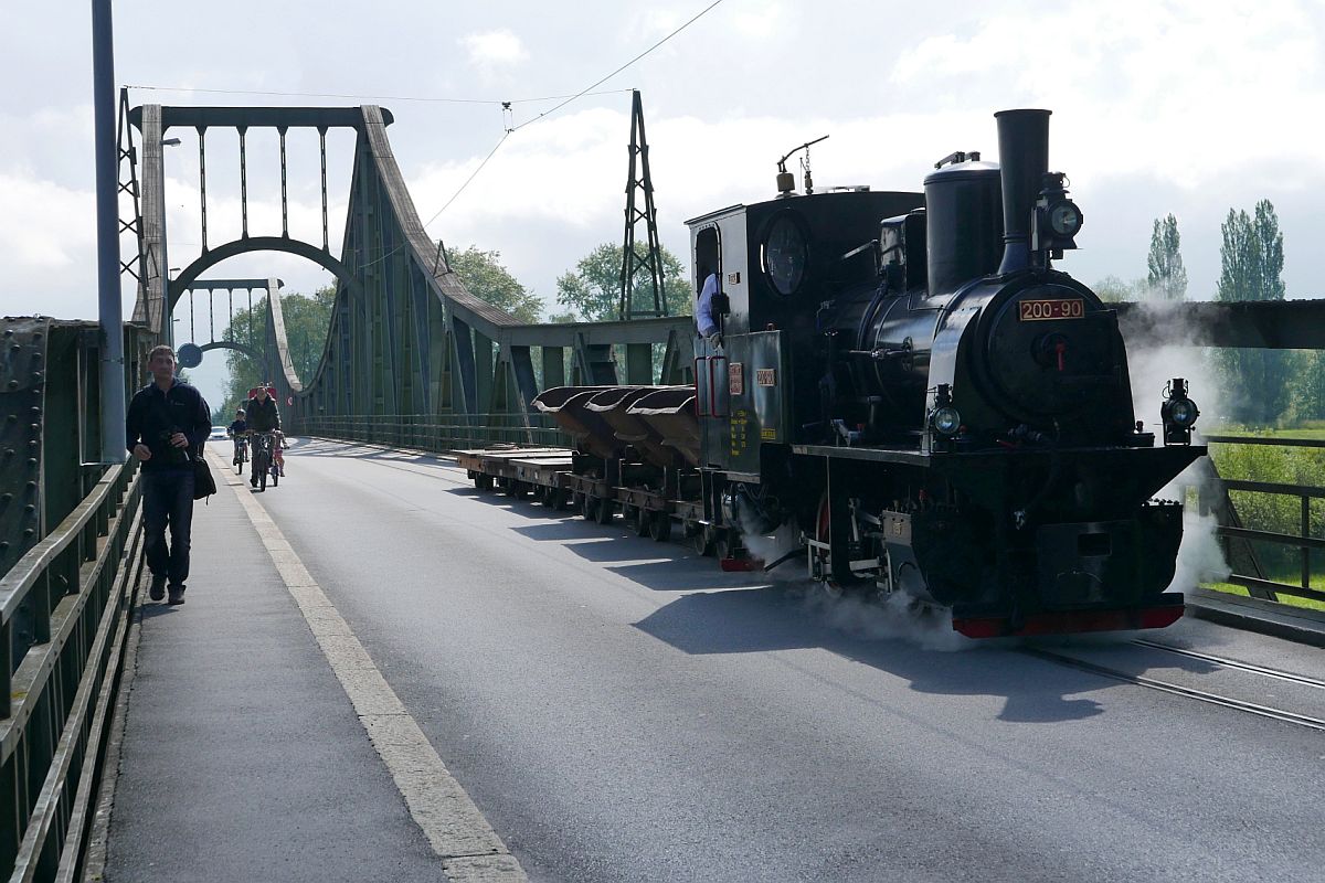 Dampflok 200-90  LIESL  am 30.05.2019 auf der Rheinbrücke zwischen dem Lustenauer Teilort Wiesenrain und Widnau.