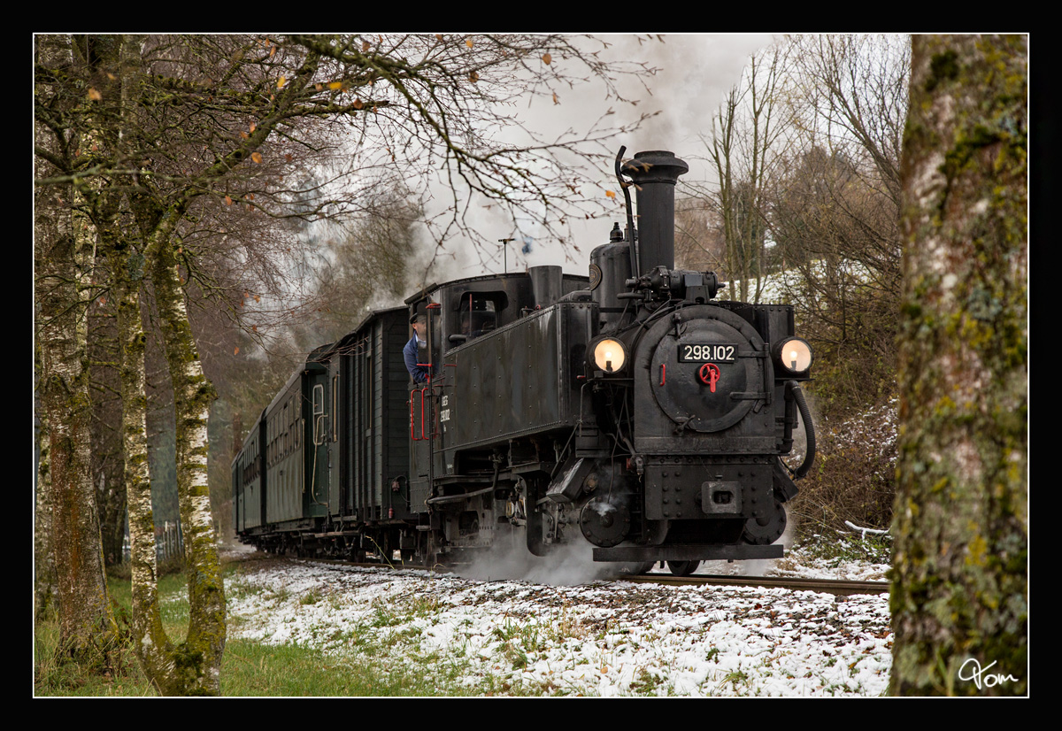 Dampflok 298.102 fährt auf der Steyrtalbahn mit einem Weihnachtszug von Steyr nach Grünburg. Aschach 2.12.2017