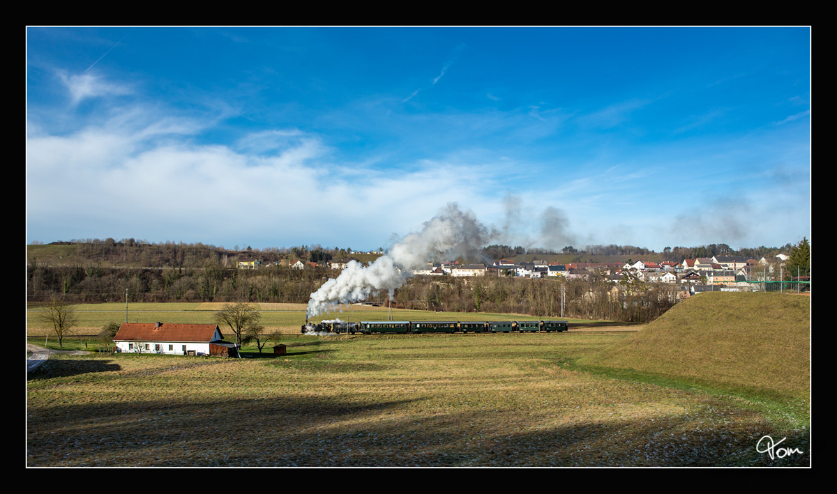 Dampflok 298.102 fährt mit einem Adventzug auf der Steyrtalbahn von Steyr nach Grünburg. Neuzeug 10.12.2017