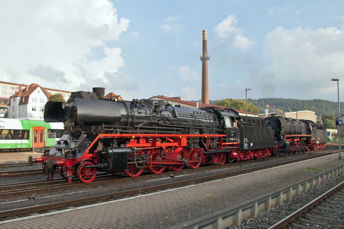 Dampflok 41 1144-9 zusammen mit 44 1486-8 am 06.09.2014 in Meiningen