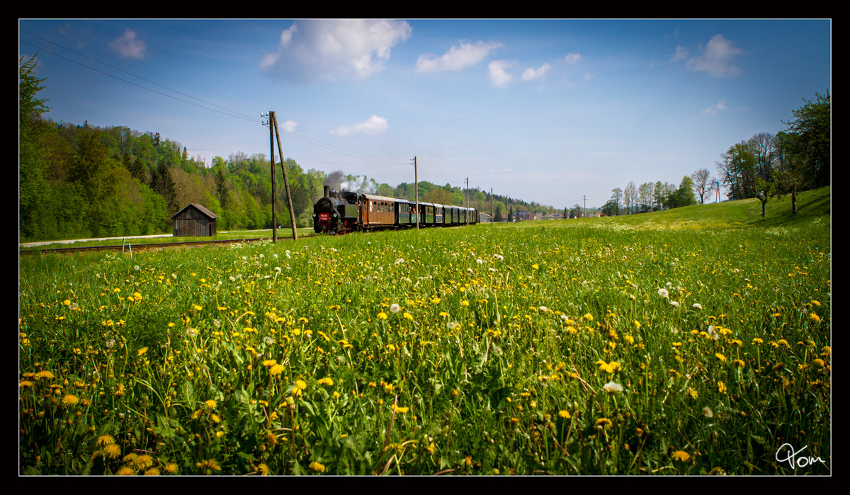 Dampflok 498.04 fährt auf der Steyrtalbahn mit dem  1. Mai Zug  von Steyr nach Grünburg.  Aschach an der Steyr  01.05.2019