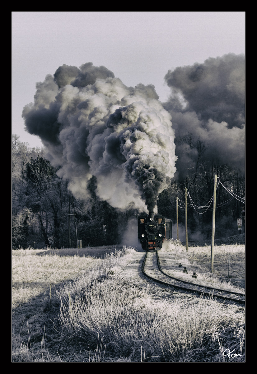 Dampflok 498.04 fährt auf der Steyrtalbahn mit einem Adventzug von Steyr nach Grünburg.
Neuzeug 4_12_2016