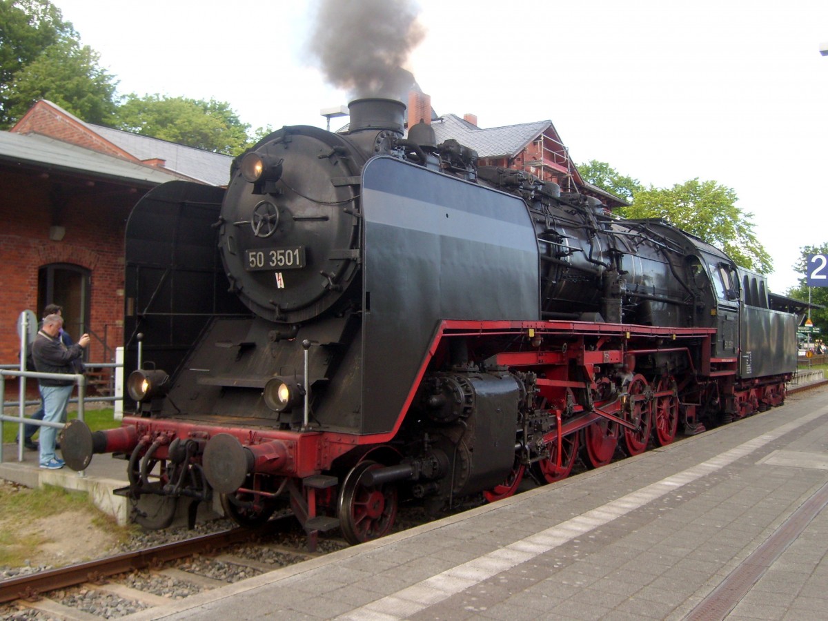 Dampflok 50 3501 am 30.05.2015 im Bahnhof Putbus auf Rügen