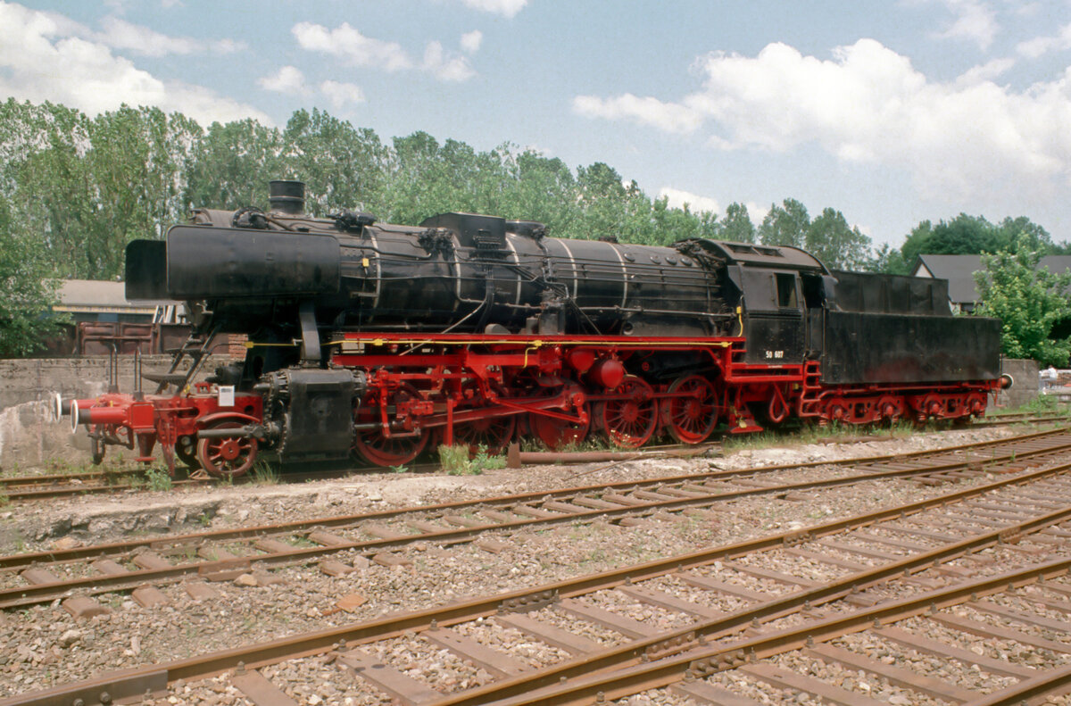 Dampflok 50 607, 1940 von Henschel geliefert, am 18.06.1988 in der Dampfloksammlung Falz in Hermeskeil. 1968 erhielt die Lok noch die computergerechte Nummer 050 607-1.