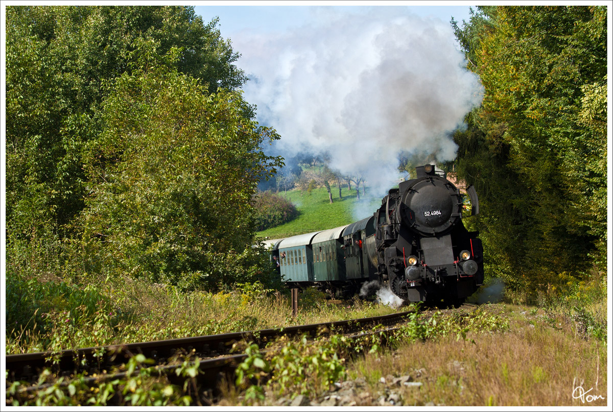 Dampflok 52.4984 zieht den Sonderzug SR 17802 (Graz - Fehring) ber die Lanitzhhe, zum Heizhausfest nach Fehring. 
Autal 4.10.2013