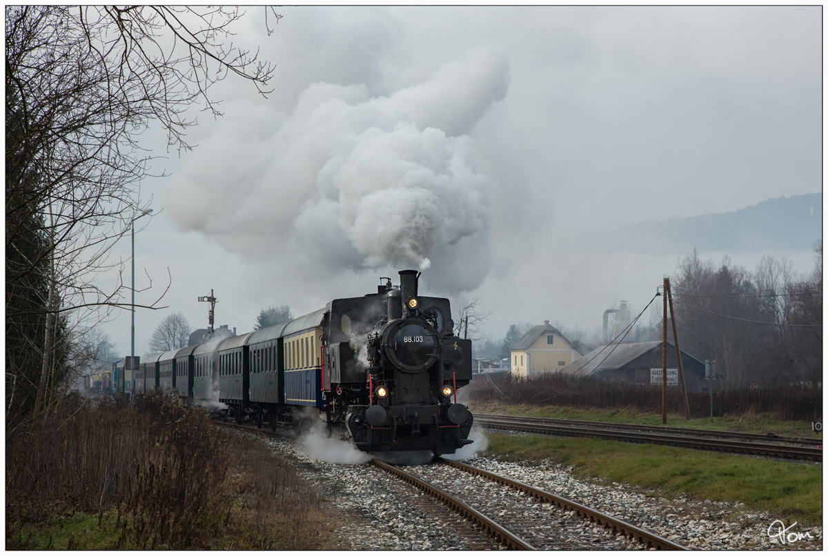 Dampflok 88.103 bei der Ausfahrt in Weizelsdorf. 
2.12.2018