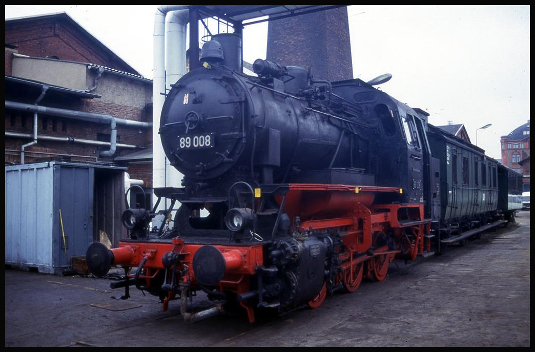 Dampflok 89003 am 5.12.1993 im BW Schwerin.