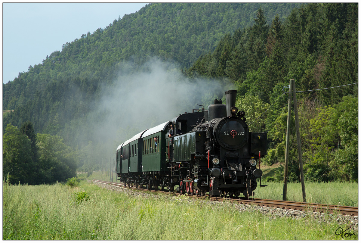 Dampflok 93.1332 fährt für eine Englische Reisegruppe durch das Görschitztal, fotografiert nahe Krainberg.
26.07.2019