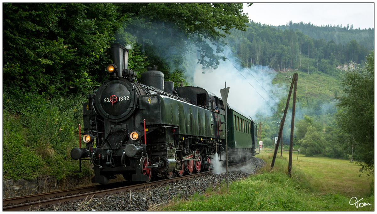 Dampflok 93.1332 fährt für eine Englische Reisegruppe durch das Görschitztal, fotografiert nahe Eberstein. 
26.07.2019