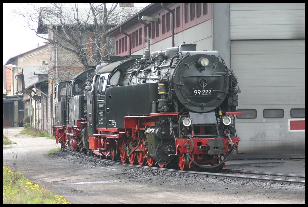 Dampflok 99222 hielt am 24.4.2005 neben dem neuen Lokschuppen in Wernigerode Betriebsruhe!