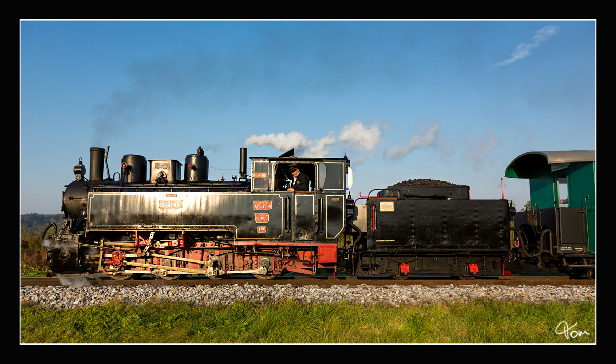 Dampflok CFF 764.411R der Stainzerbahn, fährt mit dem  Flascherlzug  von Stainz-Preding und Retour. 
Kraubath 12 10 2018