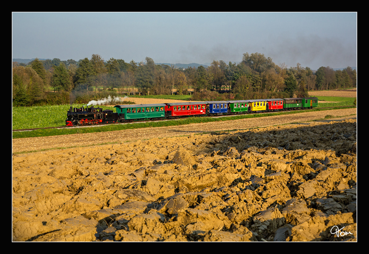 Dampflok CFF 764.411R der Stainzerbahn, fährt mit dem  Flascherlzug  von Stainz-Preding und Retour.
Kraubath 12 10 2018