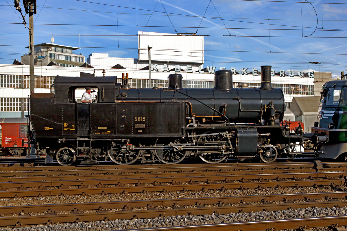 Dampflok Eb 3/5 5819  Habersack  auf Rangierfahrt im Bahnhof Brugg.Mai 2015
