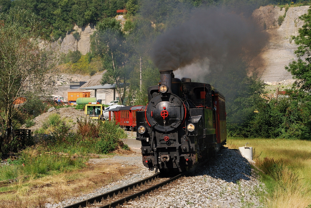 Dampflok Nr. 5 (Gerlos) der Zillertalbahn mit D211 bei Jenbach (22.08.2013)