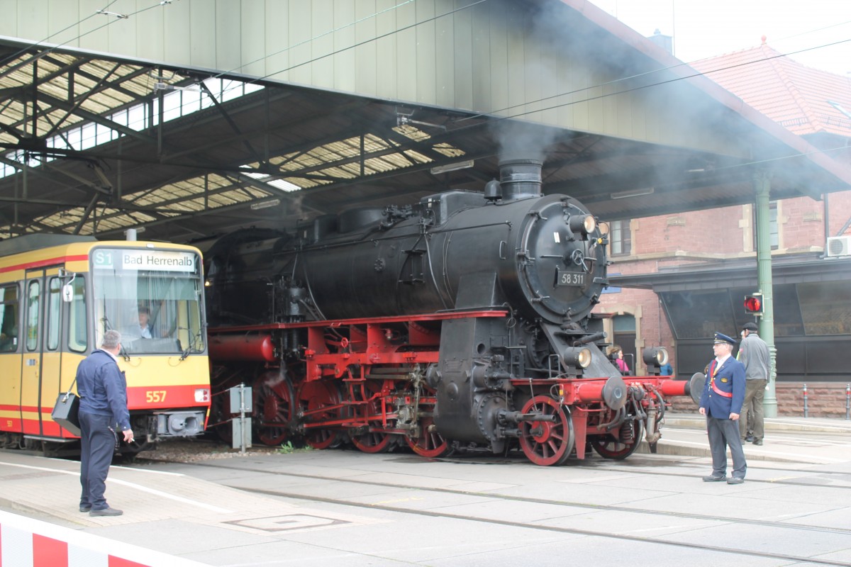 Dampflok der Nummer 58 311 in Karslruhe Ettlingen am 19.05.2013 abfahrt in Richtung Bad Herrenalb.