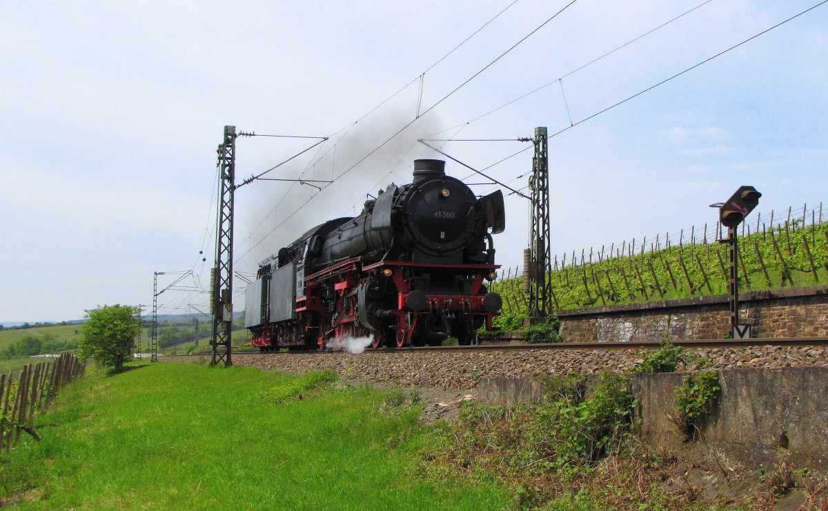 Dampflok-Tradition Oberhausen e.V. 41 360 als DLr 92168 von Oberhausen Osterfeld Mitte nach Darmstadt-Kranichstein, am 17.05.2012 bei Erbach (Rheingau)