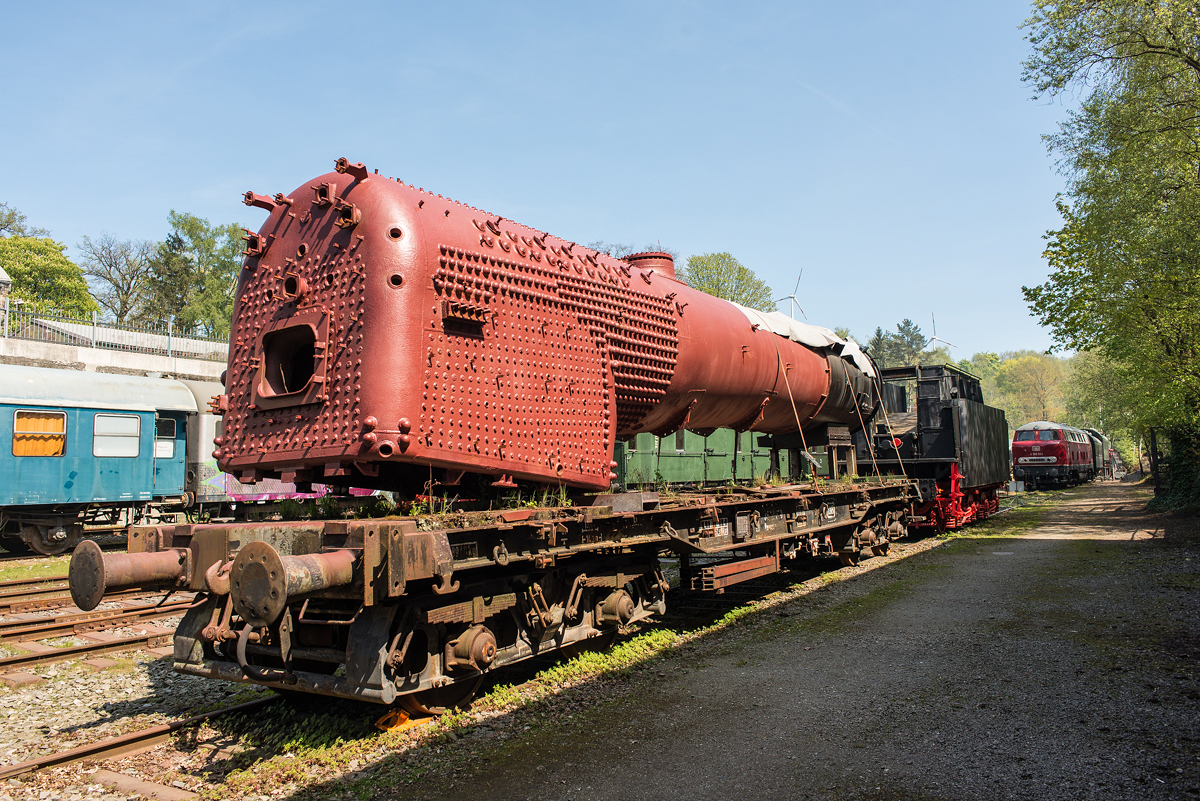 Dampflokkessel auf einem Flachwagen am 05.05.2016 im Zechenbahnhof Piesberg