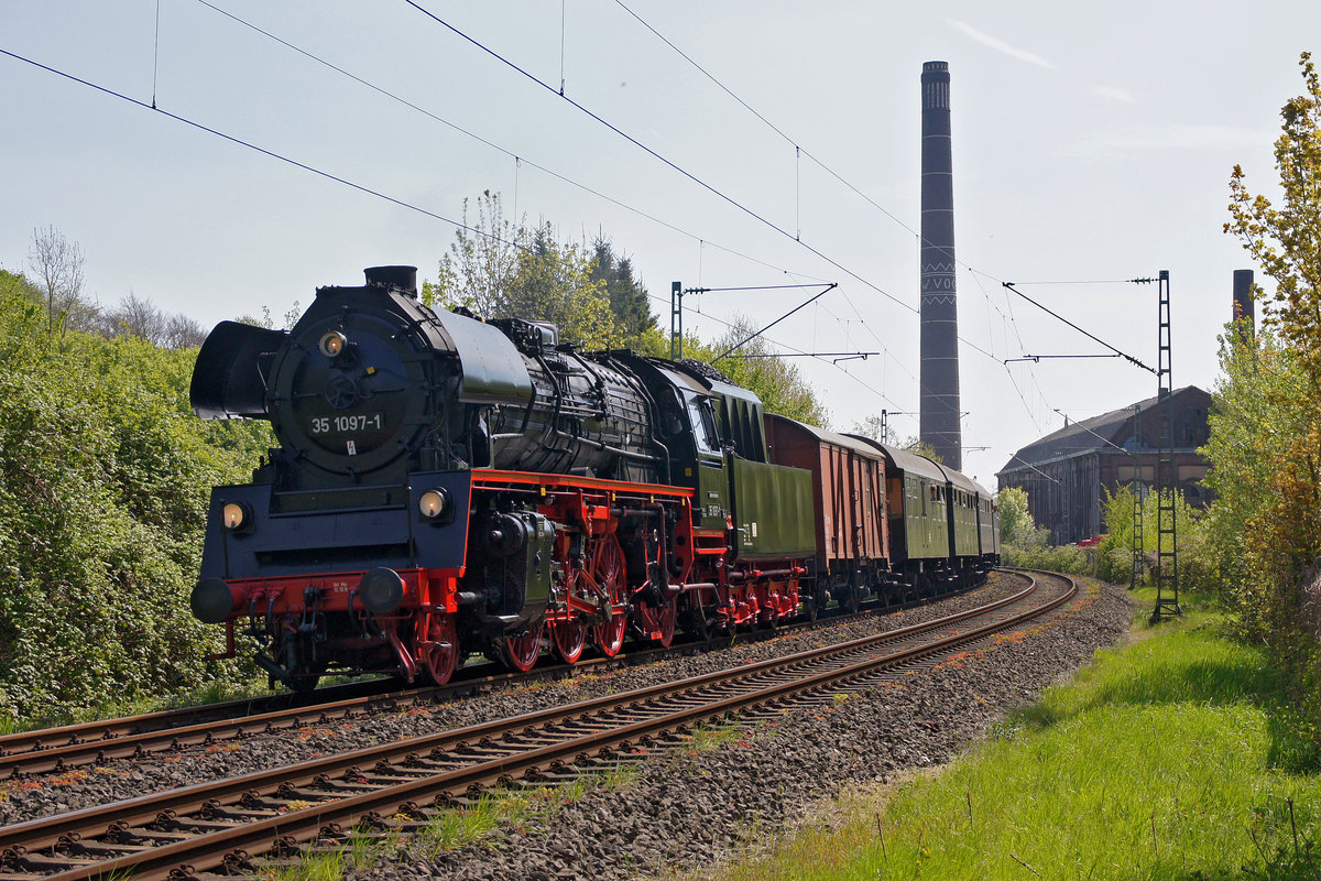 Dampflokomotive 35 1097-1 am 30.04.2017 in Bochum.