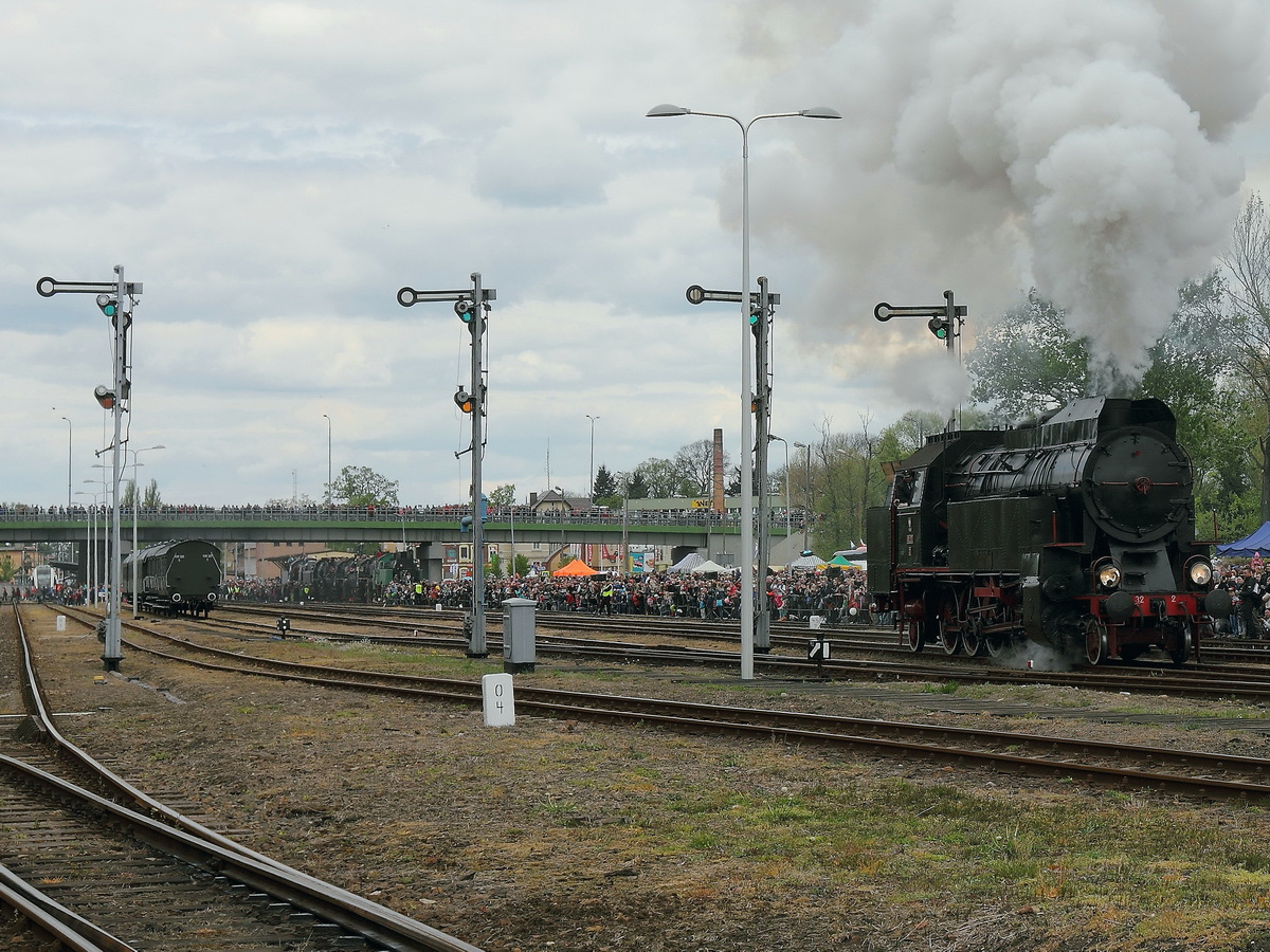 Dampflokparade in Wolsztyn, OKz32 2 folgt dann in der Parade am  02. Mai 2015.