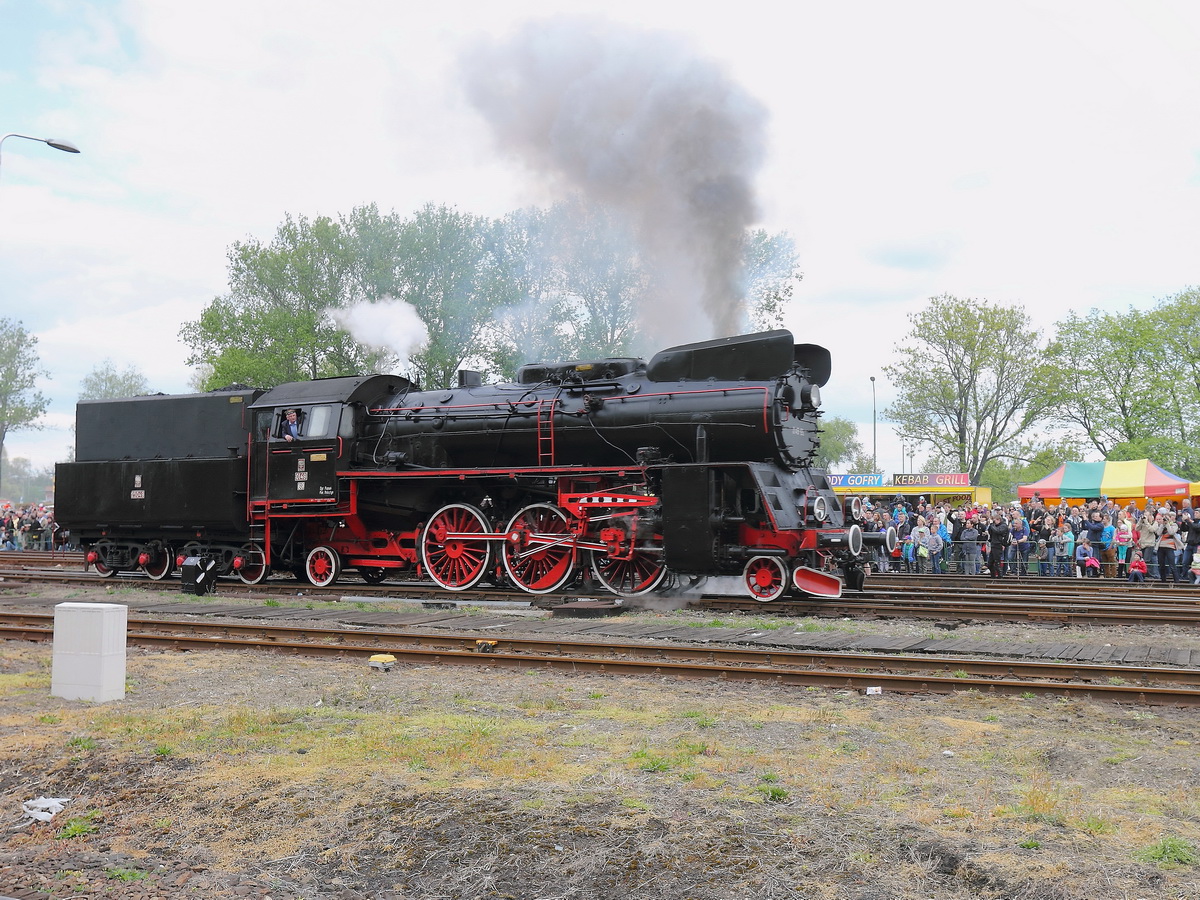 Dampflokparade in Wolsztyn, Ol49 69 auf der Strecke am 02. Mai 2015.