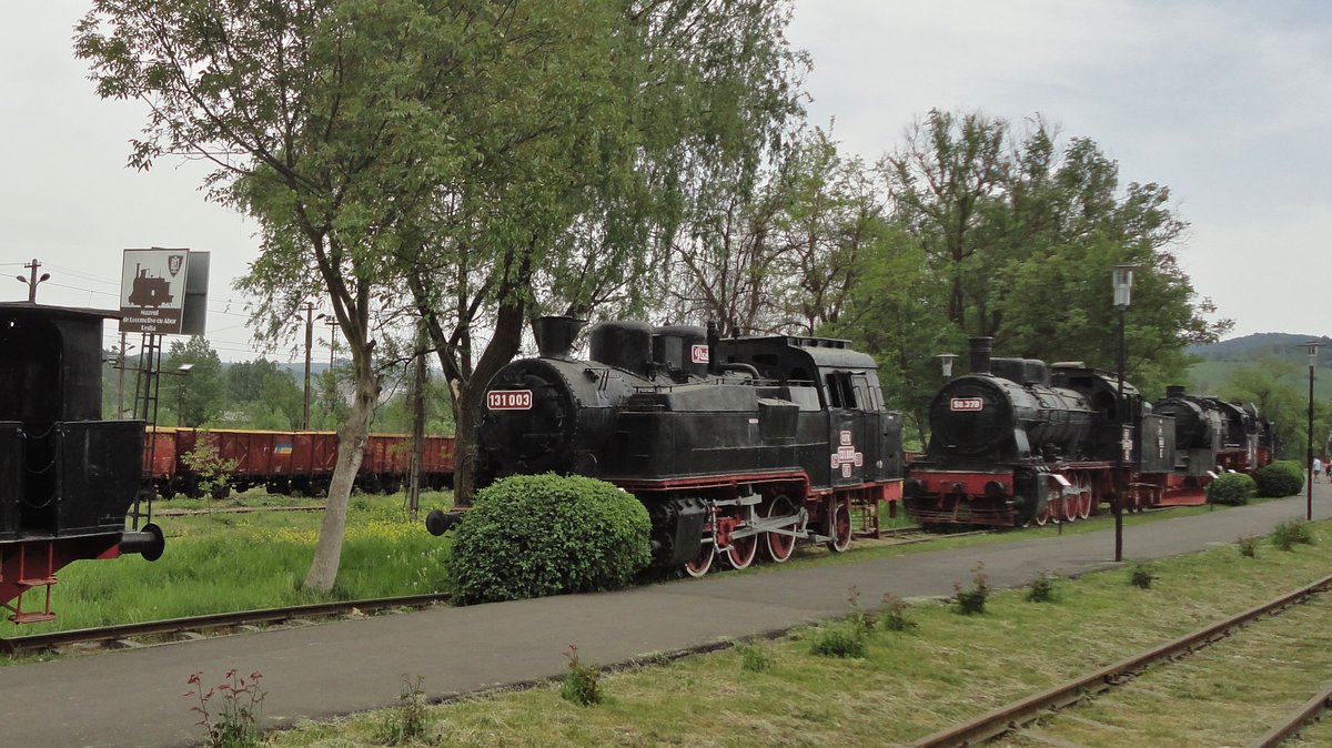 Dampfloks 131.003 und 50.025 ausgestellt im Lokomotivmuseum Resita am 03.05.2013