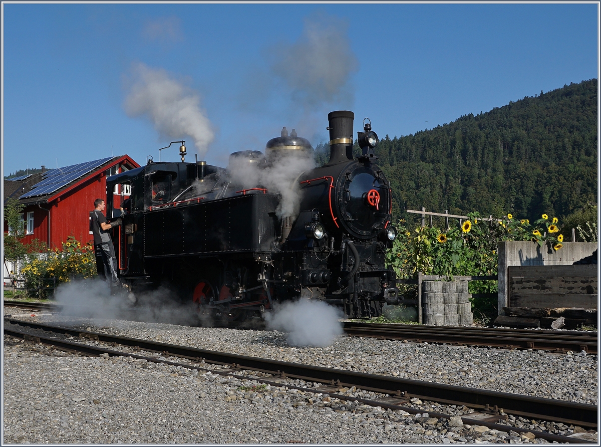 Dampfloks, auch kleine, haben Hunger und Durst; die Bregenzer Wald Bahn Uh 102 (ex ÖBB 498.08) fährt in Bezau zur Bekohlung 

10. Sept. 2016

