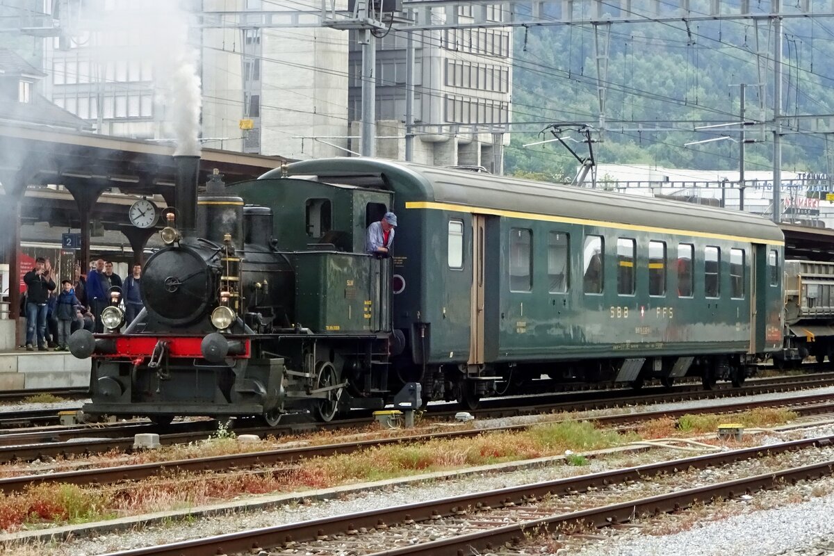 Dampfpendel mit SLM-1 in ein SBB 1.Klassewagen steht am 25 Mai 2019 ins Bahnhof von Brugg AG.