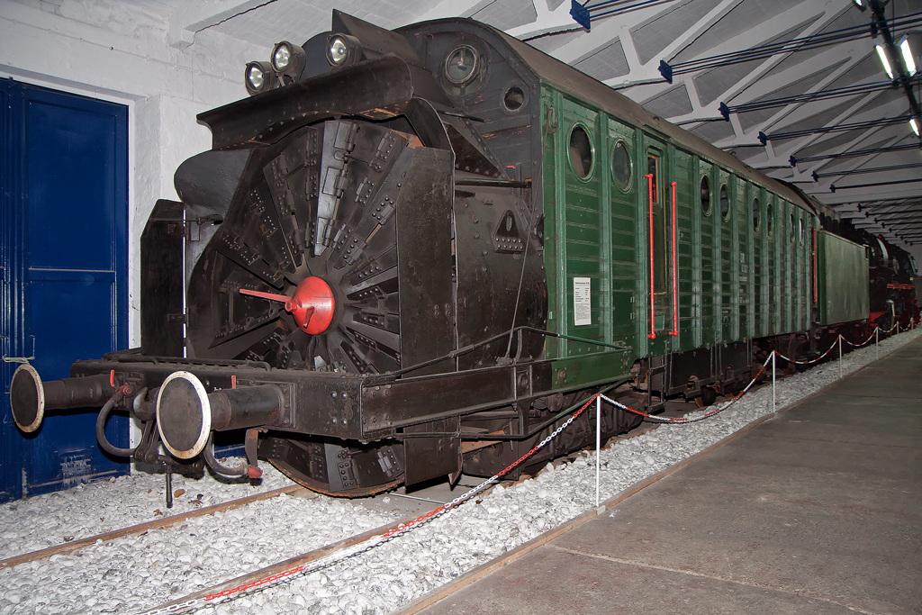 Dampfschneeschleuder 700 582, ausgestellt im Eisenbahn- und Technikmuseum Prora. - 10.07.2013