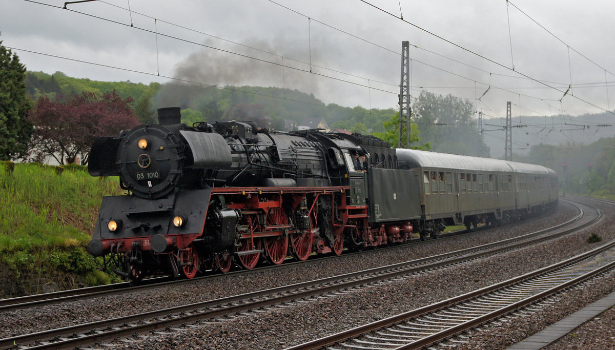 Dampfsonderzug mit Lokomotive 03 1010 am 30.04.2018
in Merzig an der Saar.