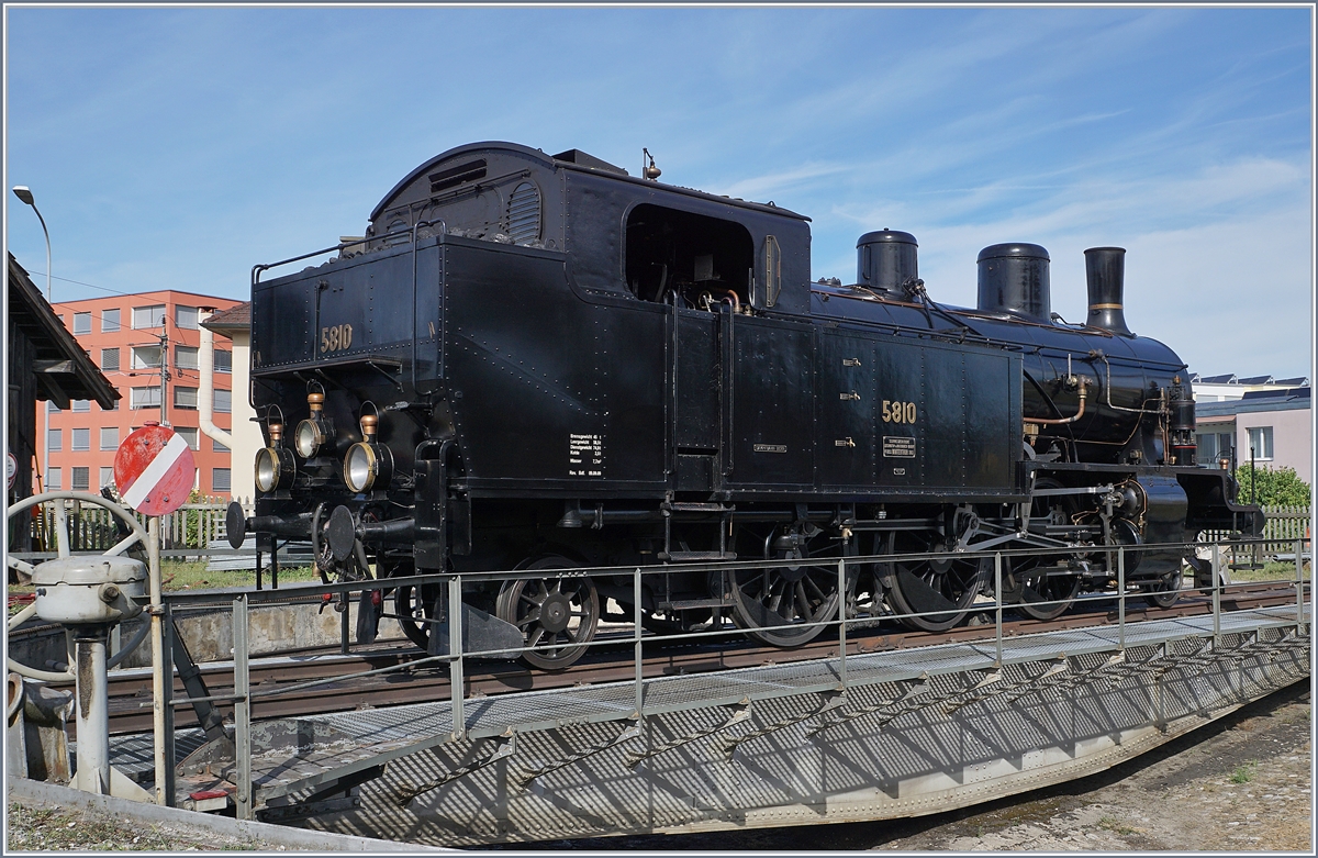 Dampftag 2018 Lyss: Die prächtige und auch recht massige Eb 3/5  Habersack  der DBB (Dampfbahn Bern) auf der Drehscheibe in Lyss.
(Hinweis: Ausstellungsgelände, fotografieren erlaubt und durch Vereinspersonal gesichert.)  
11. August 2018