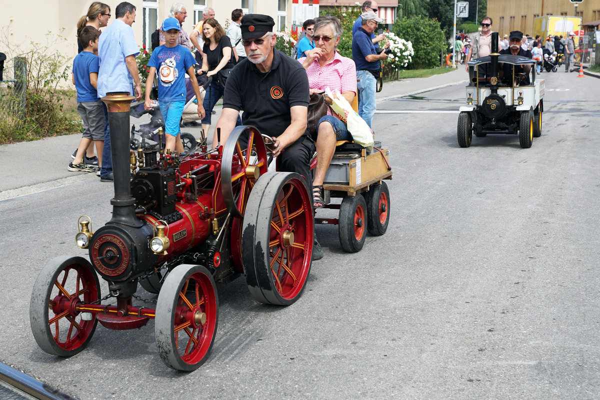 Dampftage 2018 von Lyss
Während den Dampftagen wurde auch auf der Strasse  DAMPF ABGELASSEN  zur Freude der vielen Festbesucher.
Foto: Walter Ruetsch  
