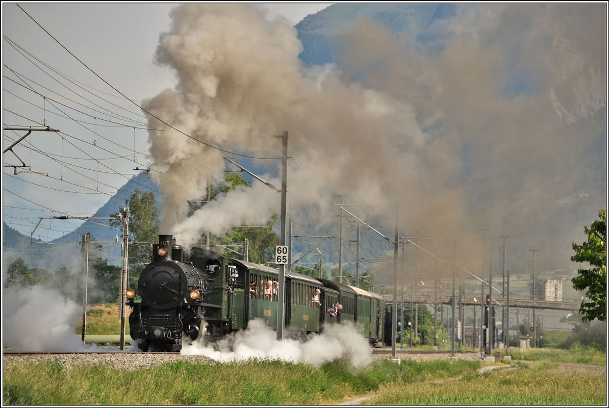 Dampfzug 2131 bei der Anfahrt in Zizers Altlöser. G 4/5 107  Albula , B2245. B2246, C2012,B2138, A1102 und D4052. (13.05.2018)
