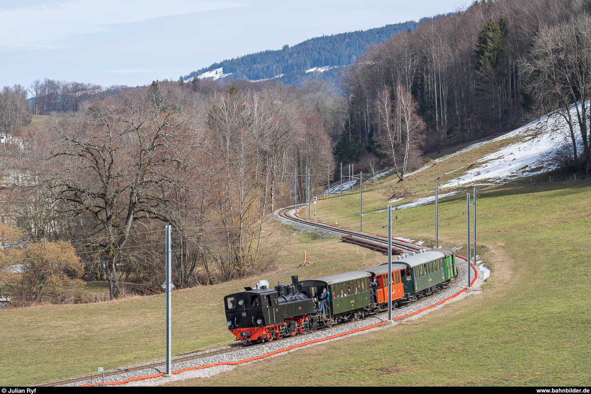 Dampfzug GFM Historique mit G 2x2/2 der BC am 3. März 2019 bei Remaufens. Dampfzug aus Anlass der bevorstehenden Streckensperre Palézieux - Châtel-Saint-Denis mit anschliessendem Ersatz des Bahnhofs Châtel-Saint-Denis.