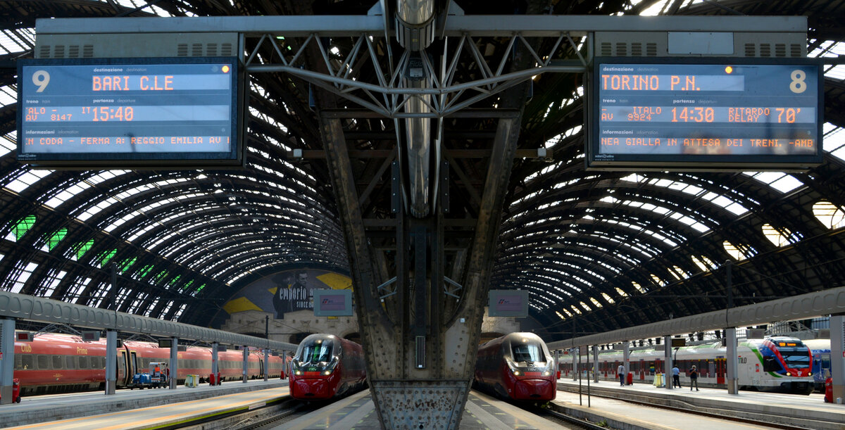 Dank der 70minütigen Verspätung des Italo 9924 (Nuovo Trasporto Viaggiatori) nach Turin konnte diese  Spiegelung  mit dem Italo 8174 (NTV) nach Bari am 06.09.21 im Mailänder Hauptbahnhof (Milano Centrale) eingefangen werden.