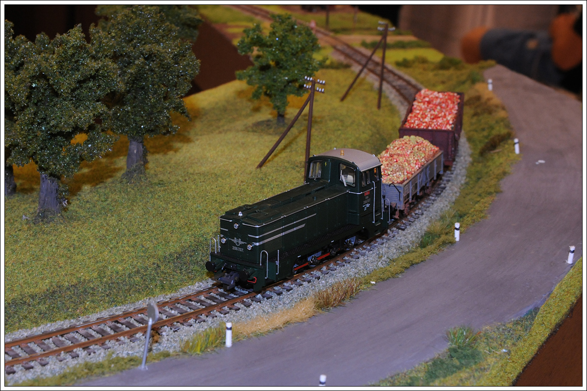 Dank der Freunde der Sulmtalbahn IG, fährt die Sulmtalbahn auch 2016 noch, und zwar im Maßstab 1:87 (H0), in diesem Fall in Gleinstätten über das verlängerte Fronleichnamwochenende (Foto vom 29.5.2016).

Die ÖBB Reihe 2067 kam auf der Sulmtalbahn nie zum Einsatz.

Nähere Infos: www.facebook.com/FreundederSulmtalbahn/timeline